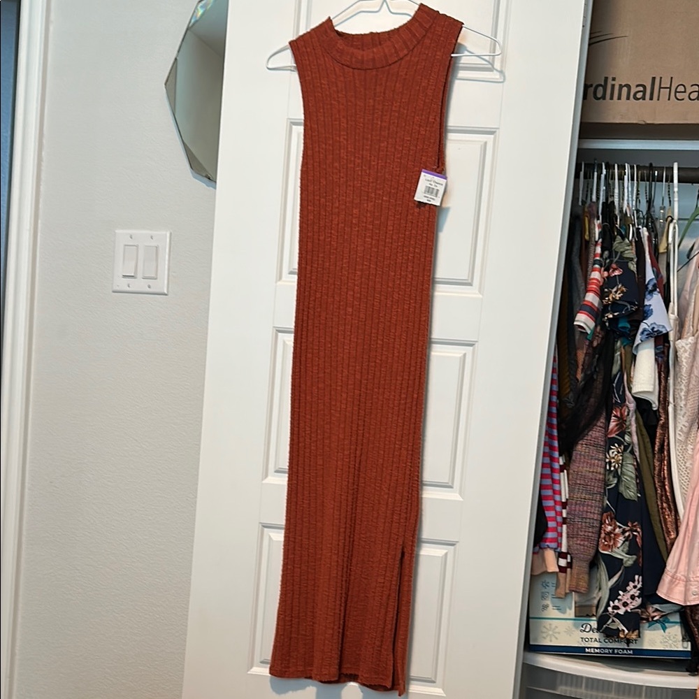 Elegant Rust Midi Dress